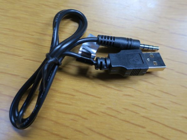 エレコムのiPhone7対応のBluetoothワイヤレスレシーバー_USB充電ケーブル